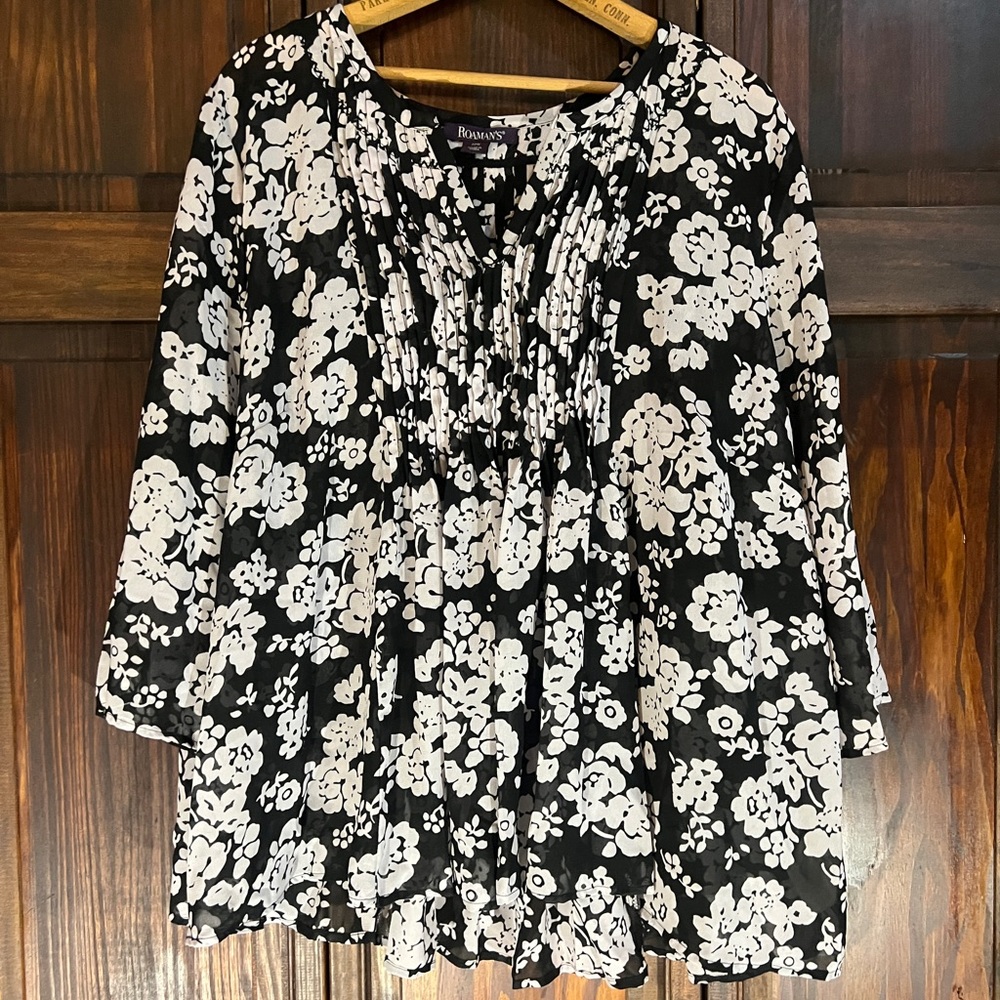Roaman's Black and White‎ Floral Blouse